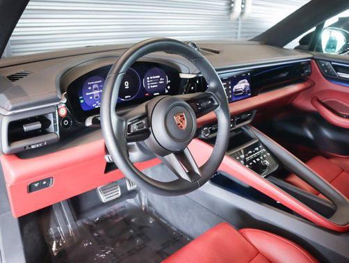 2025 Porsche Macan 4S