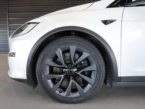 Pearl White Multi-Coat 2022 Tesla Model X