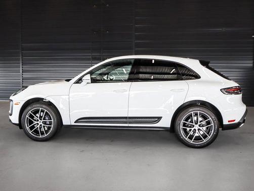 2025 Porsche Macan AWD