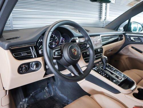 2025 Porsche Macan AWD