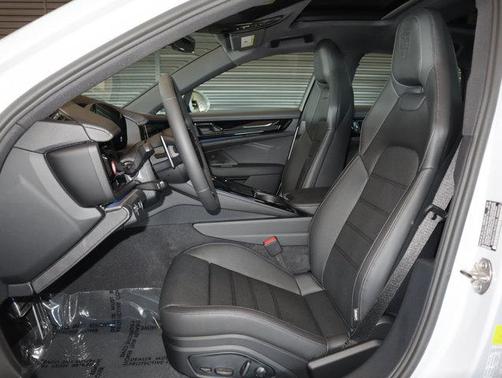 2025 Porsche Panamera 4