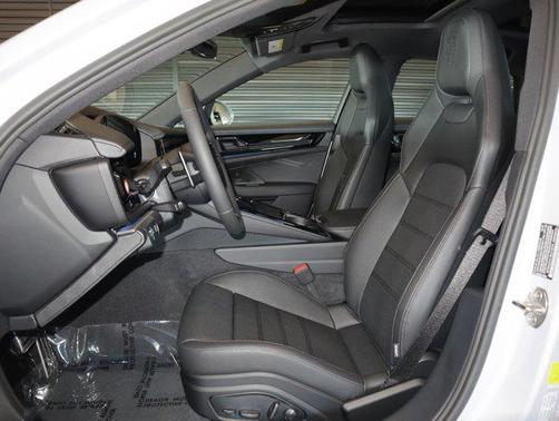 2025 Porsche Panamera 4