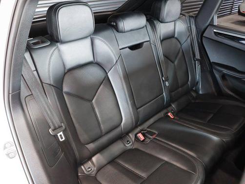 2023 Porsche Macan AWD