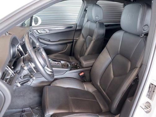 2023 Porsche Macan AWD