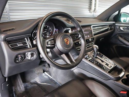 2023 Porsche Macan Base