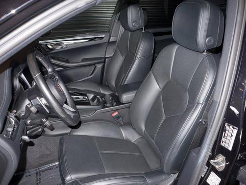 2023 Porsche Macan Base