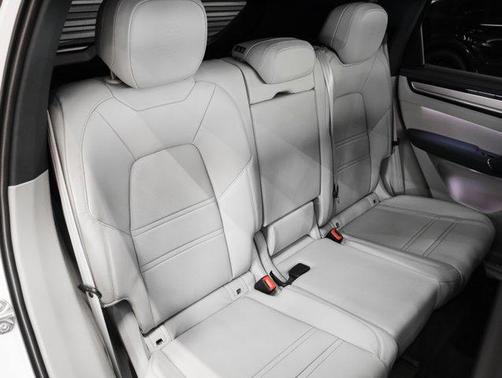 2023 Porsche Cayenne Platinum Edition