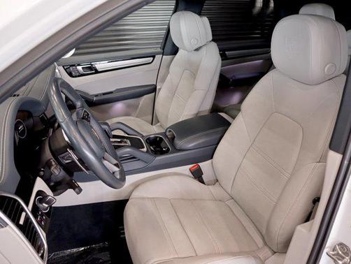 2023 Porsche Cayenne Platinum Edition