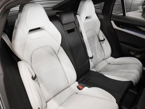 2026 Porsche Panamera 4 dr