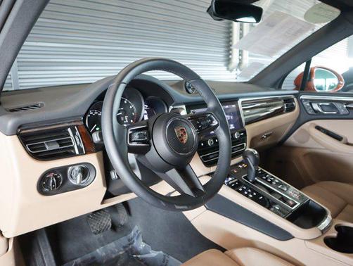 2025 Porsche Macan AWD