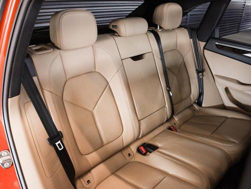 2025 Porsche Macan AWD