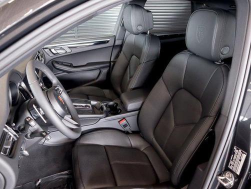 Volcano Gry 2026 Porsche Macan Macan