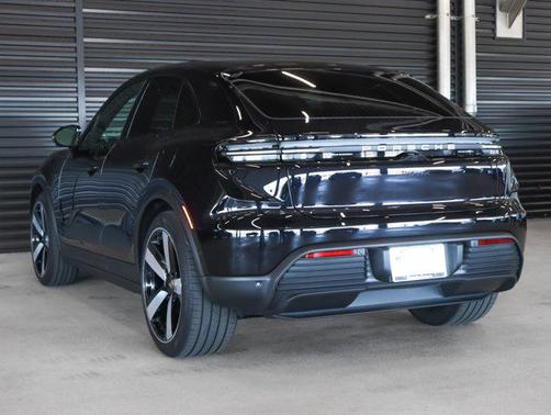 2025 Porsche Macan Electric