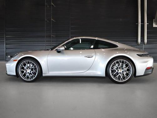 2025 Porsche 911 Carrera