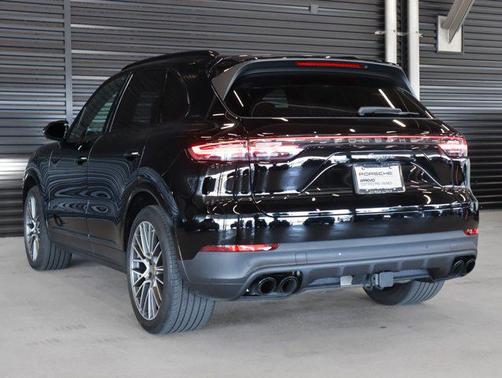 2022 Porsche Cayenne Platinum Edition