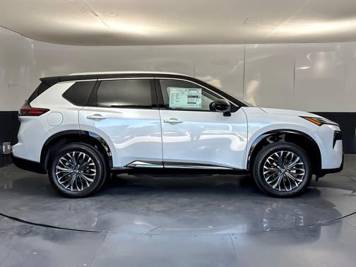 Everest White Pearl/Super Black 2026 Nissan Rogue Platinum