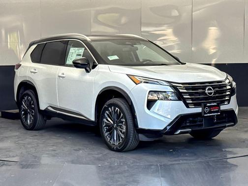 Everest White Pearl/Super Black 2026 Nissan Rogue Platinum