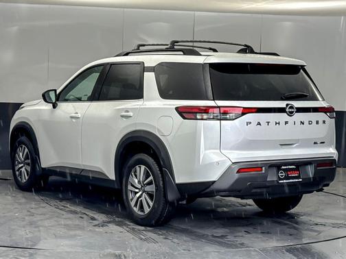 Everest White Pearl Tricoat 2026 Nissan Pathfinder SL