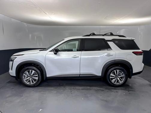 Everest White Pearl Tricoat 2026 Nissan Pathfinder SL
