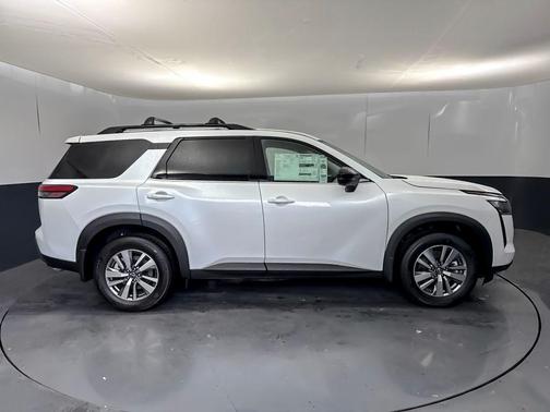 Everest White Pearl Tricoat 2026 Nissan Pathfinder SL