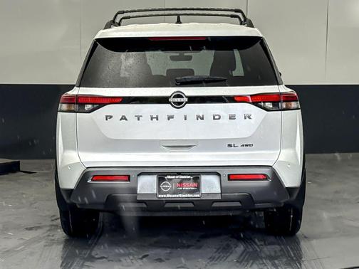 Everest White Pearl Tricoat 2026 Nissan Pathfinder SL