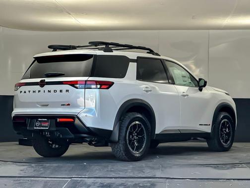 Everest White Pearl Tricoat 2026 Nissan Pathfinder Rock Creek