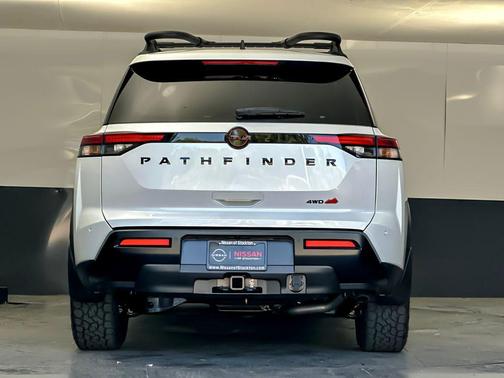Everest White Pearl Tricoat 2026 Nissan Pathfinder Rock Creek