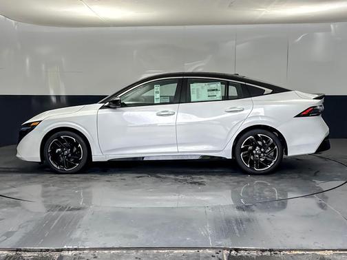 Aspen White/Super Black 2026 Nissan Sentra SR