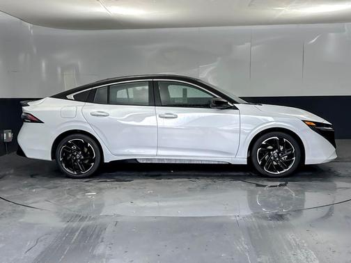 Aspen White/Super Black 2026 Nissan Sentra SR