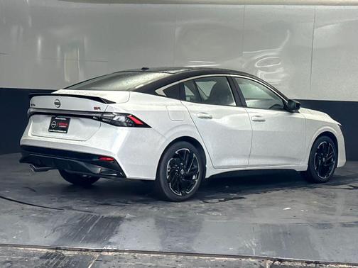 Aspen White/Super Black 2026 Nissan Sentra SR