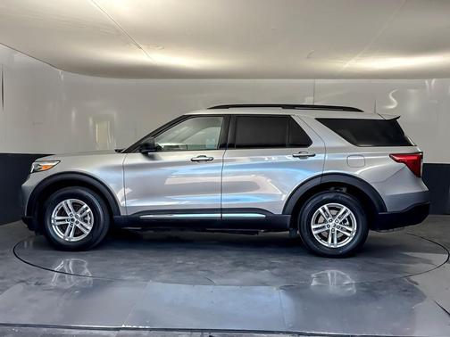 Iconic Silver Metallic 2021 Ford Explorer XLT