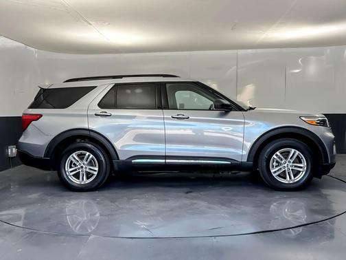 Iconic Silver Metallic 2021 Ford Explorer XLT