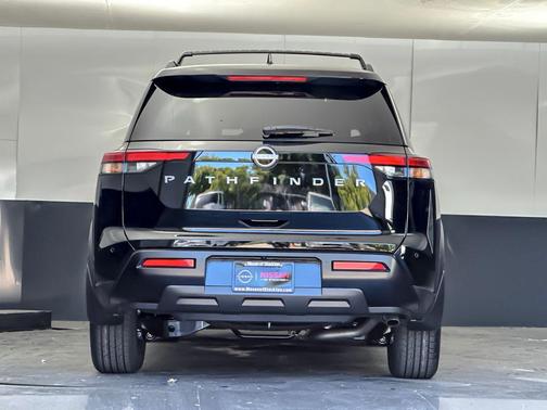 Super Black 2026 Nissan Pathfinder SV