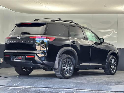 Super Black 2026 Nissan Pathfinder SV