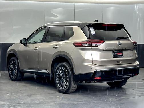 Champagne Silver/Black 2026 Nissan Rogue Platinum