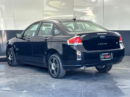 Ebony 2011 Ford Focus SE