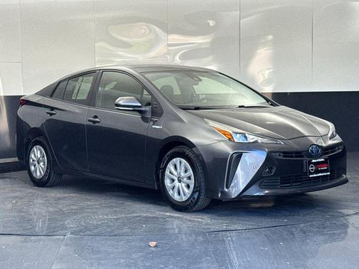 2022 Toyota Prius LE