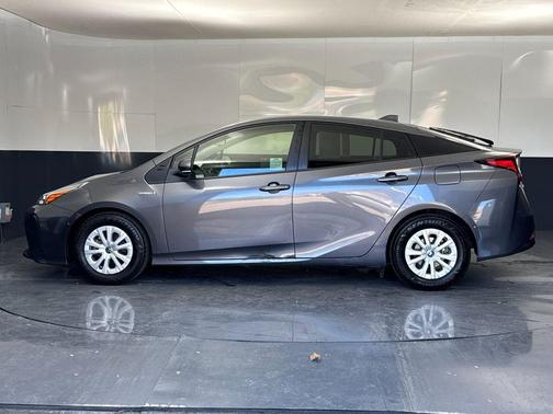 2022 Toyota Prius LE