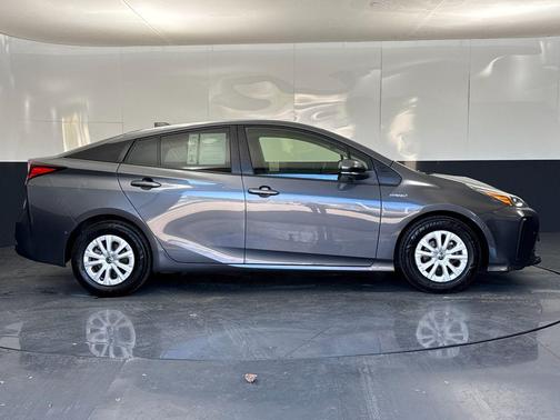 2022 Toyota Prius LE