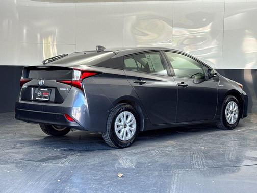 2022 Toyota Prius LE