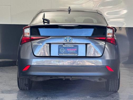 2022 Toyota Prius LE
