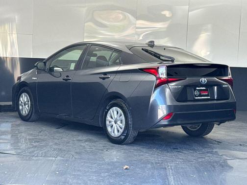 2022 Toyota Prius LE