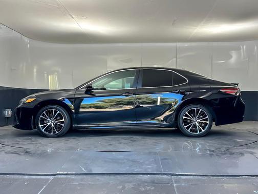 Midnight Black Metallic 2020 Toyota Camry SE