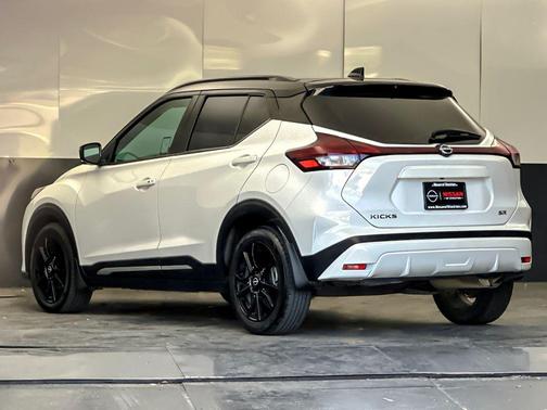 2023 Nissan Kicks SR