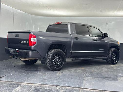2017 Toyota Tundra SR5