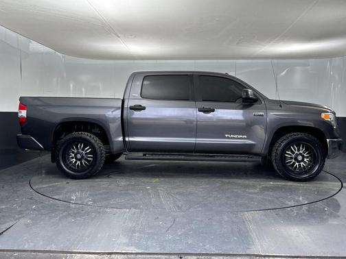 2017 Toyota Tundra SR5