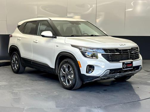 Snow White Pearl 2024 Kia Seltos LX