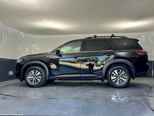 Super Black 2026 Nissan Pathfinder SL