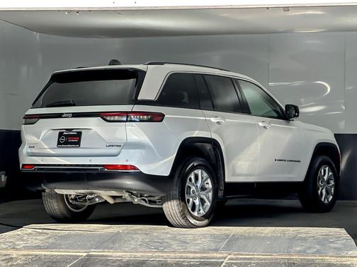 Bright White Clearcoat 2023 Jeep Grand Cherokee Limited
