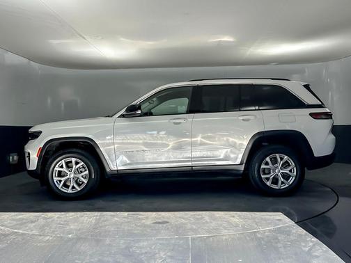 Bright White Clearcoat 2023 Jeep Grand Cherokee Limited